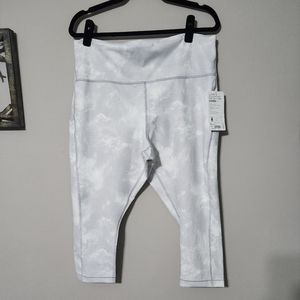 NWT Athleta stash pocket printed Capri sz 2X